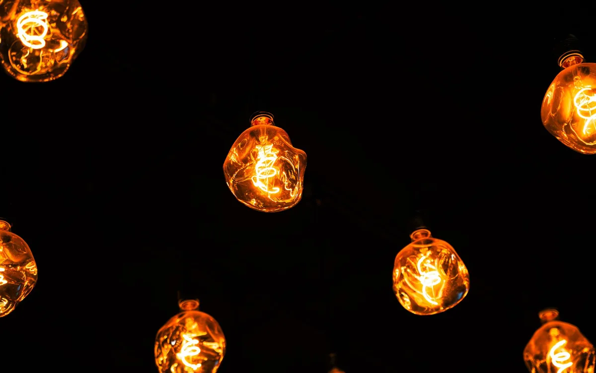 Parametry lamp: natężenie, barwa, migotanie i UV