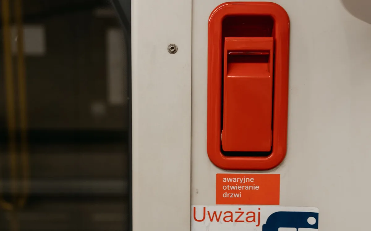 Kiedy lepsze są ręczne drzwiczki niż automatyka