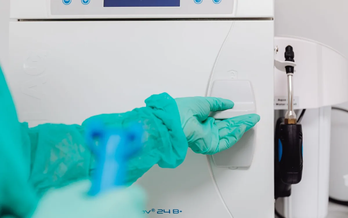 Biofilm i dezynfekcja - czego nie widać w rurkach